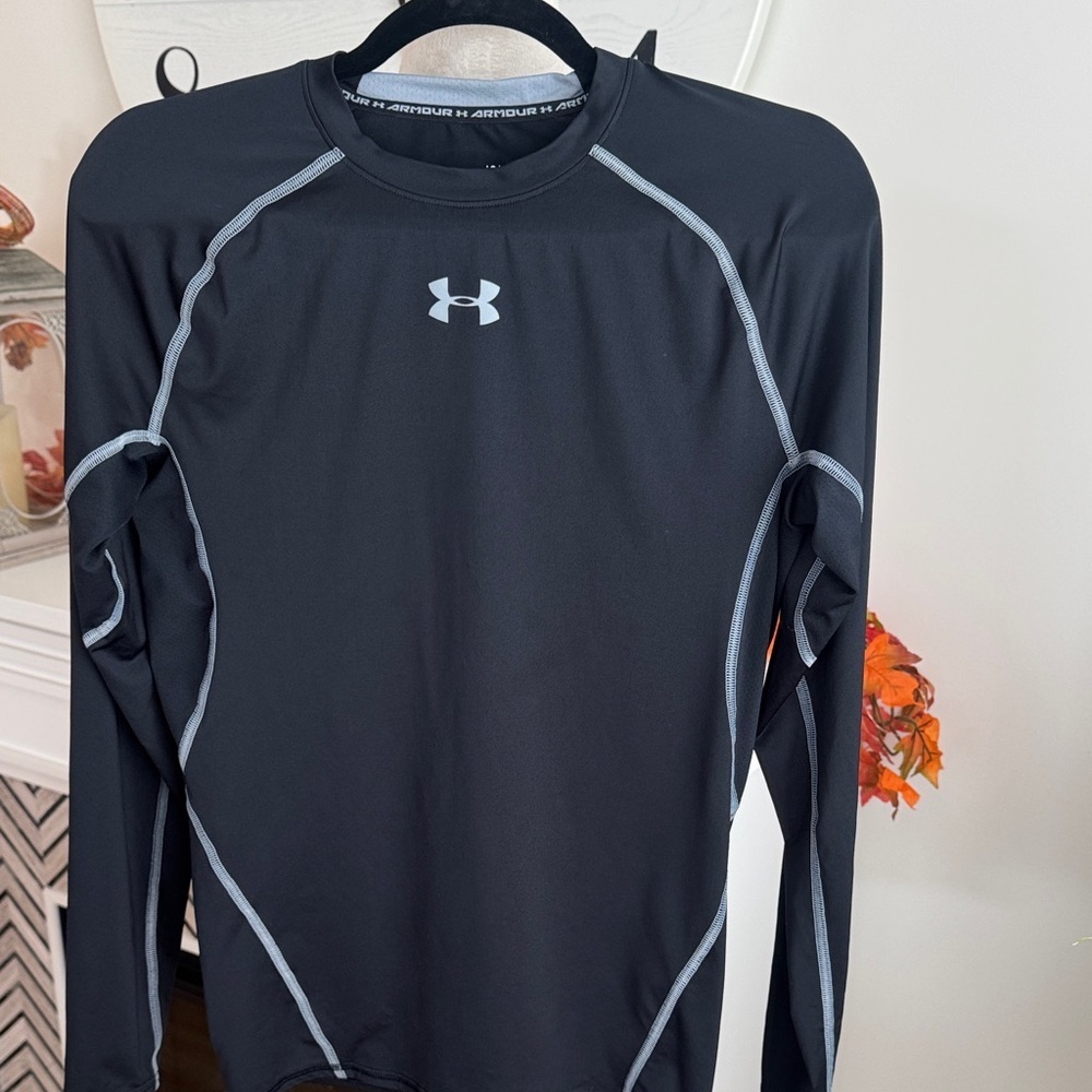 Under Armour Boys Black and Gray Long Sleeve Tee